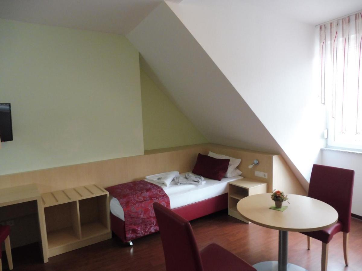 Hotel Gasthof Zum Engel - Gaestehaus Künzelsau Kültér fotó